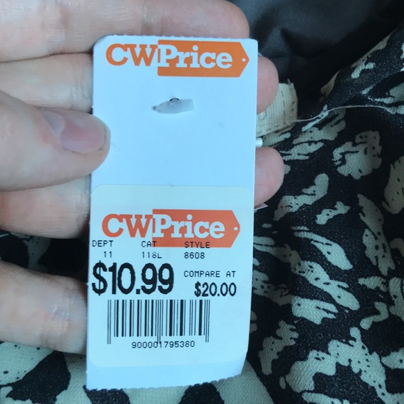 Pretty Good long sleeve thin shirt with beige pattern size large. Brand new - Picture 4 of 6